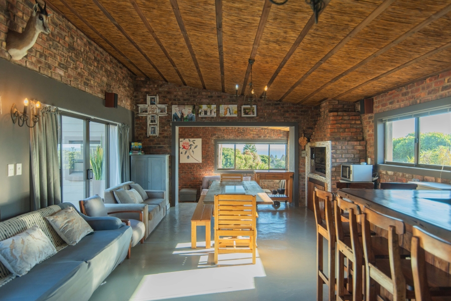 4 Bedroom Property for Sale in Clarendon Marine Eastern Cape